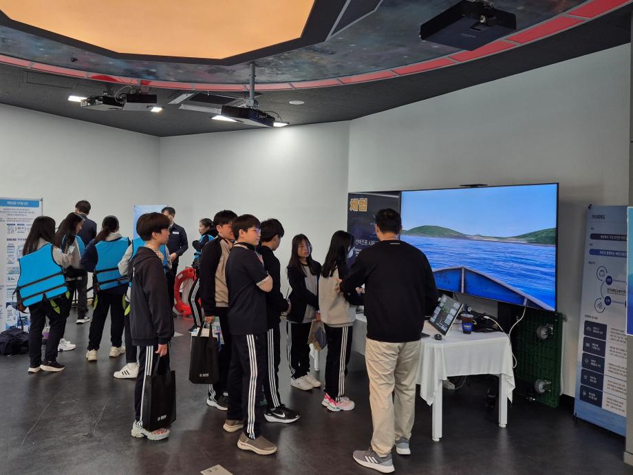 직접 ‘키’잡는 특별한 진로체험, 미래 해양인의 꿈 키워요 이미지